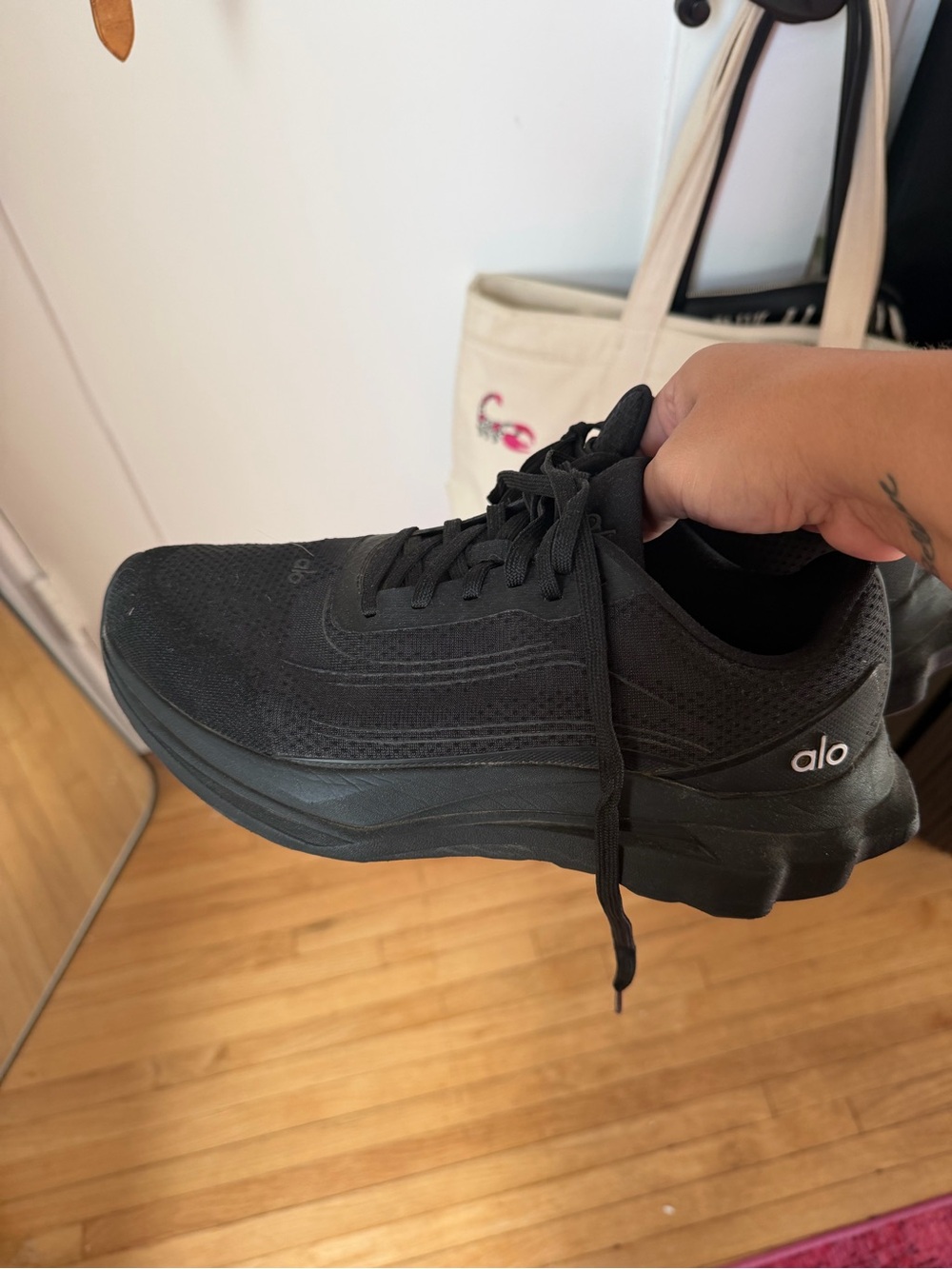 ALO Yoga Black Women's Running Sneaker